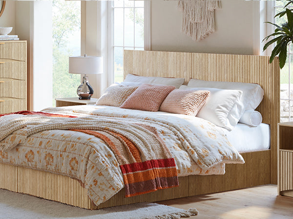 Evermagin Natural King Lift Up Storage Bed Frame, Mid Century Modern Fluted Bed Frame, Wood Hydraulic King Size Bedframe with Headboard